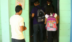 Cierran sus puertas para presionar al Gobierno