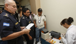 Entregan pruebas antidoping de jefe de la Policía