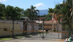 Vecinos de Los Álamos también se protegen