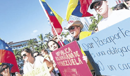 Venezolanos exigen la reapertura de consulado