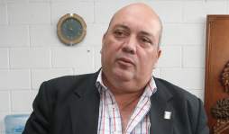 Director del Central agrede a periodista