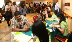 Sampedranos acuden en masa a buscar empleo