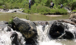 Vecinos de Agua Blanca urgen dragado y engavionado de quebrada