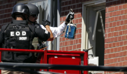 Asesino de cine en Colorado tenía arsenal en su apartamento