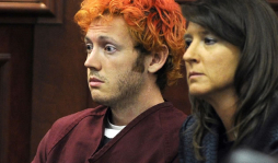 James Holmes acusado de múltiples cargos por masacre en Aurora
