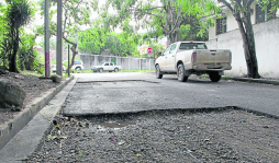 Paralizada dejan la reparación de red vial