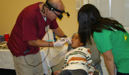 Brigada lleva salud a 2,000 pobladores