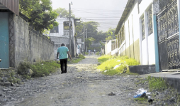 Vecinos de la Panting piden que cerquen canchita de fútbol