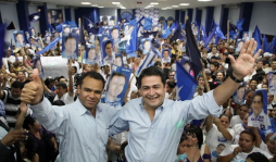 Ricardo Álvarez completa planillas