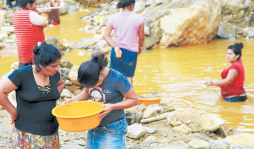 San José de Tarros, la aldea de calles y río de oro en Honduras