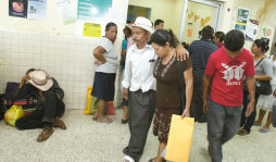 Bomberos sustituyen a personal huelguista