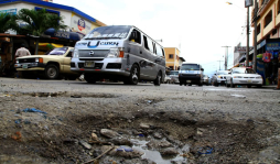 Calles de San Pedro Sula están repletas de baches