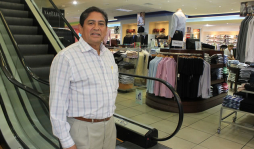 'Me sorprende cómo se mueve el comercio en San Pedro”