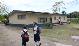 Esperan médicos en centro de salud