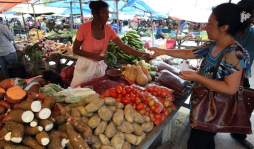 Confirman que 220 alimentos se gravarán con impuesto del 12%