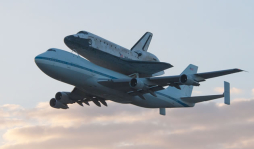 El Discovery llega a museo de Washington