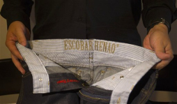 Hijo de Pablo Escobar vende camisas con foto de su padre