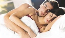 Se rentan hombres para dormir abrazados