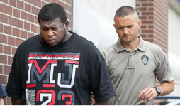 Mata a tres compañeros por grabar vídeo de broma y subirlo a Facebook