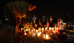 Asesino de cine en Colorado tenía arsenal en su apartamento