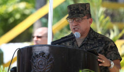 Castellanos propone eliminar Fuerzas Armadas