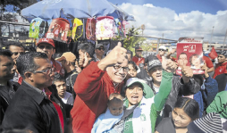 Candidatos salen a buscar votos en la calle