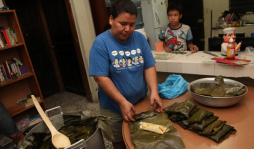 Tamales, tradición que persiste por generaciones