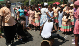 Etnia garífuna lucha por no perder su lengua y tradiciones