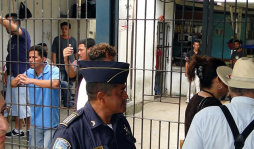 Ejecutan revisión en centro penal de El Progreso