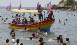 Bañistas llenaron playas de Cortés
