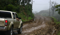 Pobladores de San Luis exigen les pavimenten 21.5 km de carretera