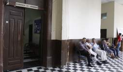 Por falta de hilo suspenden cirugías