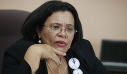 Presidente de Corte Suprema en contra del desarme general