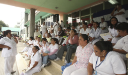 Militares salen a auxiliar a enfermos en hospitales de Honduras