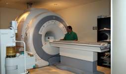 Ihss abre moderna sala de labor y parto