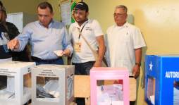 Lobo: 'Al que gane hoy, haré lo que tenga que hacer para apoyarlo'