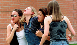 Asesino de cine en Colorado tenía arsenal en su apartamento