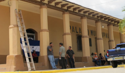 Diez horas estuvo tomada la Alcaldía de Olanchito