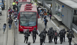Colombia: Explotan 'papas bombas' frente a sede de Presidencia