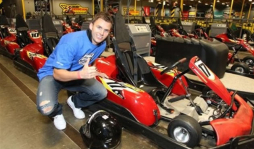 El inglés Dan Wheldon muere en choque de quince autos