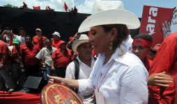 Honduras: lanzan candidatura de Xiomara de Zelaya