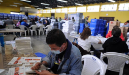 Candidatos salen a buscar votos en la calle