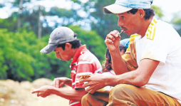 San José de Tarros, la aldea de calles y río de oro en Honduras