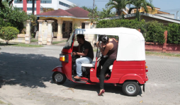 Mototaxis: baratos y sin control