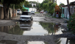 Calles de la colonia Satélite son lagunas permanentes