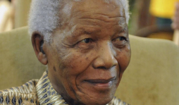 Nelson Mandela sale del hospital y se encuentra 'bien'