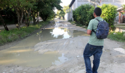 Demandan reparación de calles en San Sebastián