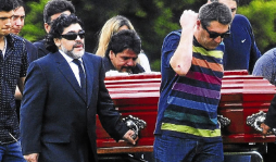 Maradona despide a 'doña Tota”