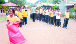 Enseñan matemáticas con juegos tradicionales