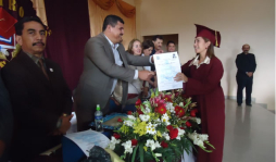 Gradúan promoción de maestros bilingües